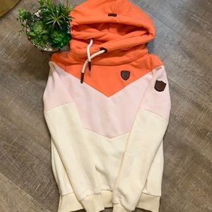 BRAND NEW wanakome sweatshirt